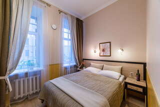 Мини-отель Рада Санкт-Петербург Двухместный номер с двуспальной или 2-мя односпальными кроватями-1